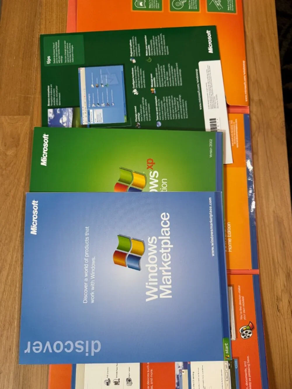 Microsoft Windows XP Home Edition Version 2002 w/ Product Install Key & Box
